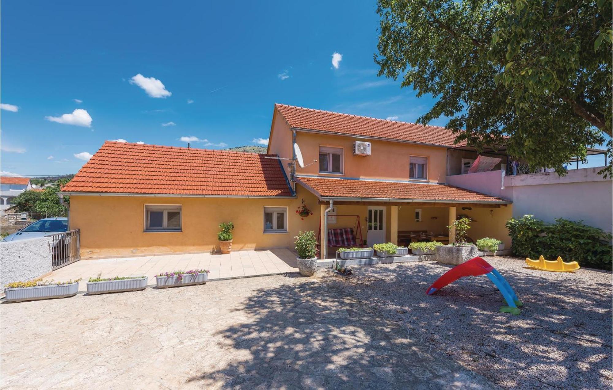 Amazing Home In Bilice With Outdoor Swimming Pool Sibenik Luaran gambar